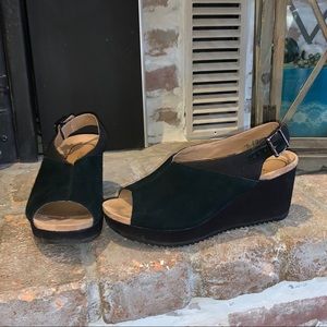 Vionic Trixie black wedge sling back sandals